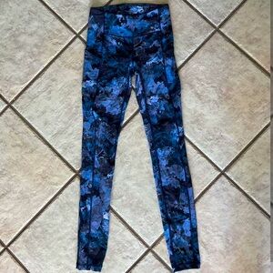 Like New Lululemon Leggings “Speed Up” blue pattern size 2 leggings barely worn